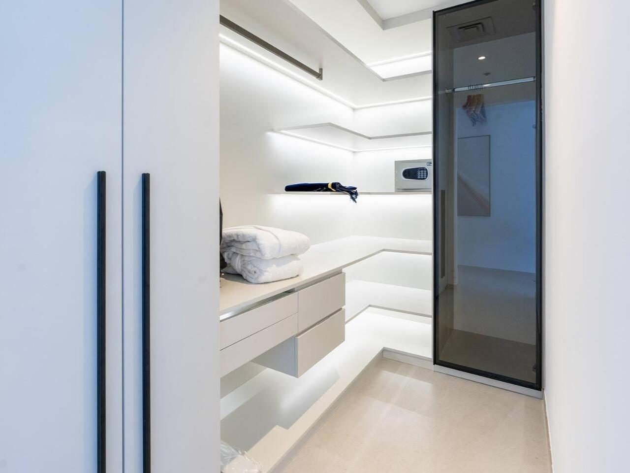 2 Bedroom Smart With A Panoramic Marina View Apartment