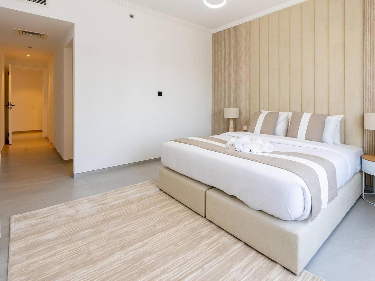2 Bedroom Smart With A Panoramic Marina View Apartment