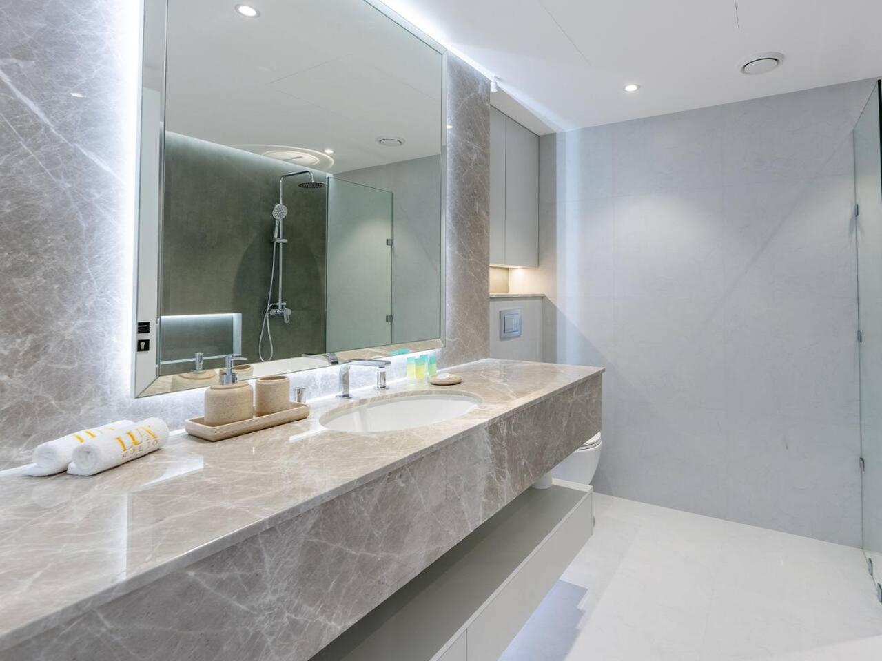 Apartment 2 Bedroom Smart With A Panoramic Marina View *
